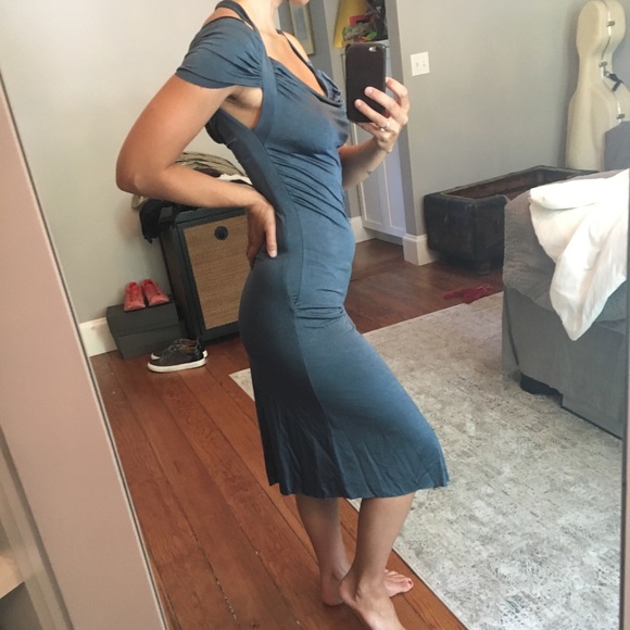 SEDUCE Satin Gown - Picture 3 of 5